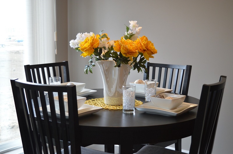 decorate small dining room