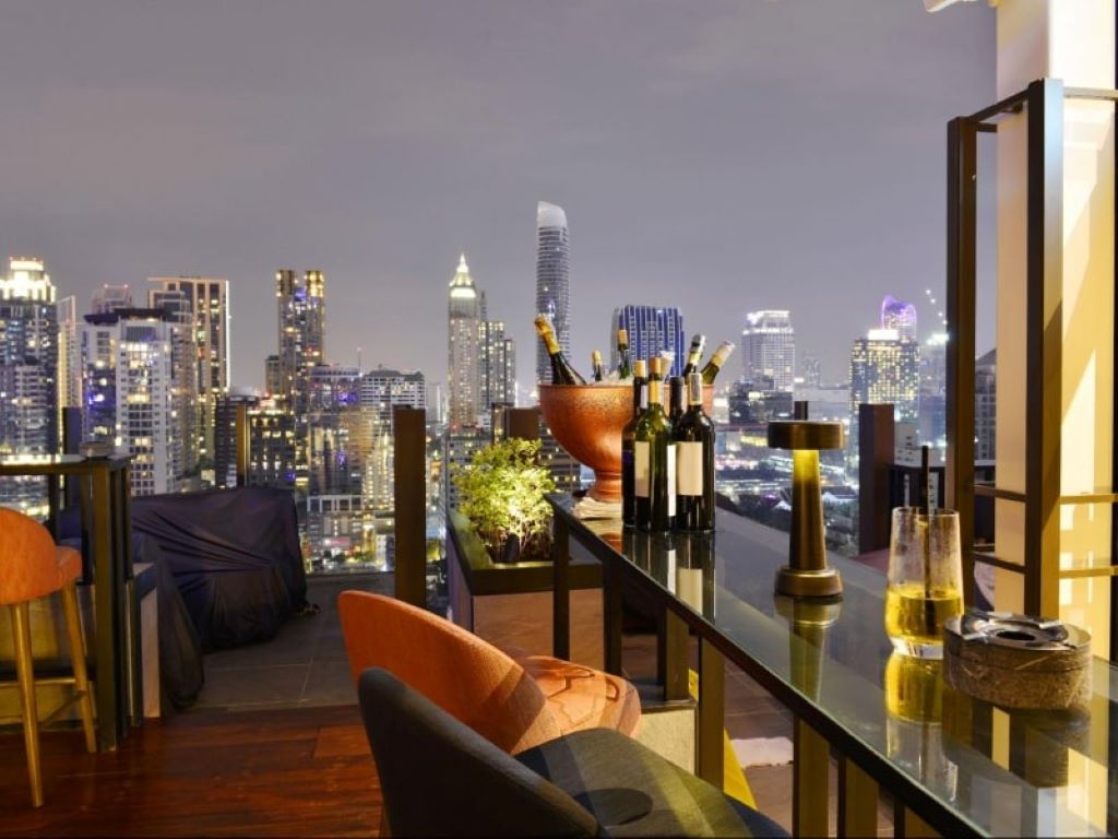 Balcony Bar Ideas For Mixing Drinks With A View