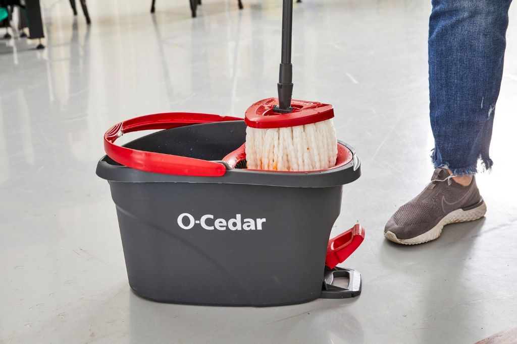 Assembled O'Cedar spin mop with telescopic handle attached to spinning mop head and bucket system